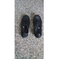 Zapatos acuáticos sin cordones perforados y descalzos en negro y azul para hombre y mujer con suela de goma para actividades cómodas en la playa y el agua