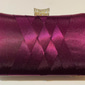 Pochette de soirée en satin pour femme – élégante pochette violette avec fermoir en strass pour mariages, fêtes et événements formels