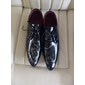 scarpe eleganti stringate in similpelle verniciata bordeaux lucido da uomo con dettagli brogue - scarpe oxford formali per matrimoni, feste ed eventi aziendali