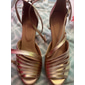 goldene Riemchen-Tanzschuhe mit hohem Absatz und Fesselriemchen für Damen – elegantes Schuhwerk für Gesellschafts- oder lateinamerikanische Performances