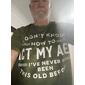 T-shirt graphique humoristique pour homme  'Je ne sais pas comment agir selon mon âge je n'ai jamais été aussi vieux avant' cadeau humoristique à manches courtes
