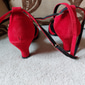 chaussures de danse latine rouges et dorées pour femmes – talons en daim avec brides croisées pour la danse de salon, la salsa et le tango