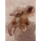 goldene Riemchen-Tanzschuhe mit hohem Absatz und Fesselriemchen für Damen – elegantes Schuhwerk für Gesellschafts- oder lateinamerikanische Performances