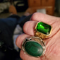Мужское кольцо из 14-каратного желтого золота с изумрудной огранкой, имитирующее красный рубиновый самородок, размер 9