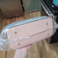 marineblaue und rosa Handtasche für Damen mit Herzquastenanhänger – elegante Umhängetasche und Tragetasche aus Kunstleder für den täglichen Gebrauch