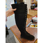 bottes en daim à lacets au-dessus du genou pour femmes avec talon plat – élégantes et confortables pour une tenue décontractée et hivernale