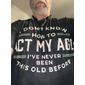 T-shirt graphique humoristique pour homme  'Je ne sais pas comment agir selon mon âge je n'ai jamais été aussi vieux avant' cadeau humoristique à manches courtes