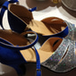 Damen Schuhe für den lateinamerikanischen Tanz Ballsaal Salsa Schuhe Line Dance Innen Praxis ChaCha Funkelnde Schuhe Absätze Glitzer Kubanischer Absatz Schnalle Kreuzgurt Schwarz Blau