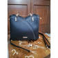 marineblaue und rosa Handtasche für Damen mit Herzquastenanhänger – elegante Umhängetasche und Tragetasche aus Kunstleder für den täglichen Gebrauch