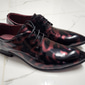 scarpe eleganti stringate in similpelle verniciata bordeaux lucido da uomo con dettagli brogue - scarpe oxford formali per matrimoni, feste ed eventi aziendali