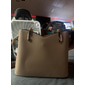 sac à main bleu marine et rose pour femme avec breloque pompon en forme de cœur – élégant sac à bandoulière et fourre-tout en similicuir pour un usage quotidien