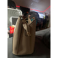 sac à main bleu marine et rose pour femme avec breloque pompon en forme de cœur – élégant sac à bandoulière et fourre-tout en similicuir pour un usage quotidien