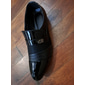 Mocassins habillés en similicuir verni pour hommes – chaussures à enfiler formelles avec des accents en maille et une boucle en métal élégante pour les mariages et les affaires