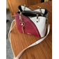 marineblaue und rosa Handtasche für Damen mit Herzquastenanhänger – elegante Umhängetasche und Tragetasche aus Kunstleder für den täglichen Gebrauch