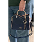 sac à main bleu marine et rose pour femme avec breloque pompon en forme de cœur – élégant sac à bandoulière et fourre-tout en similicuir pour un usage quotidien