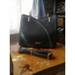 marineblaue und rosa Handtasche für Damen mit Herzquastenanhänger – elegante Umhängetasche und Tragetasche aus Kunstleder für den täglichen Gebrauch