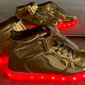 baskets montantes dorées à LED pour hommes - chaussures lumineuses brillantes avec semelles lumineuses rechargeables pour les fêtes et les tenues décontractées