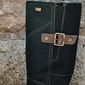 bottes vintage en similicuir rouge pour femmes avec accents de boucle - parfaites pour les aventures en plein air, les sorties décontractées et la mode d'automne