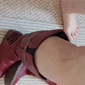 bottes vintage en similicuir rouge pour femmes avec accents de boucle - parfaites pour les aventures en plein air, les sorties décontractées et la mode d'automne