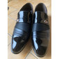 Mocassins habillés en similicuir verni pour hommes – chaussures à enfiler formelles avec des accents en maille et une boucle en métal élégante pour les mariages et les affaires