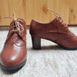 vintage bruna oxfordklackar för kvinnor - perfekta för kontor och formella evenemang, med broguedetaljer och bekväm mellanklack