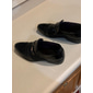 Mocassins habillés en similicuir verni pour hommes – chaussures à enfiler formelles avec des accents en maille et une boucle en métal élégante pour les mariages et les affaires
