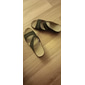 mørkebrune slip-on komfortsandaler til dame med støtte i fotbuen og utskjærte stropper, uformelle ortopediske slidesko for turgåing, reiser og daglig bruk