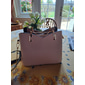 sac à main bleu marine et rose pour femme avec breloque pompon en forme de cœur – élégant sac à bandoulière et fourre-tout en similicuir pour un usage quotidien