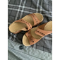 mørkebrune slip-on komfortsandaler til dame med støtte i fotbuen og utskjærte stropper, uformelle ortopediske slidesko for turgåing, reiser og daglig bruk