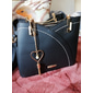 sac à main bleu marine et rose pour femme avec breloque pompon en forme de cœur – élégant sac à bandoulière et fourre-tout en similicuir pour un usage quotidien