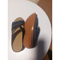 mørkebrune slip-on komfortsandaler til dame med støtte i fotbuen og utskjærte stropper, uformelle ortopediske slidesko for turgåing, reiser og daglig bruk