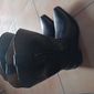 Botas vaqueras clásicas de piel sintética marrón para hombre: patrón en relieve, punta puntiaguda y tacón medio para rodeo, rancho y uso informal