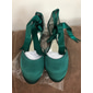 sapatilhas femininas de cetim verde com laços longos de fita, sapatos elegantes e confortáveis para casamentos e ocasiões especiais
