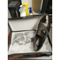 Mocassins habillés en similicuir verni pour hommes – chaussures à enfiler formelles avec des accents en maille et une boucle en métal élégante pour les mariages et les affaires