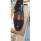 Mocassins habillés en similicuir verni pour hommes – chaussures à enfiler formelles avec des accents en maille et une boucle en métal élégante pour les mariages et les affaires
