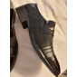 Mocassins habillés en similicuir verni pour hommes – chaussures à enfiler formelles avec des accents en maille et une boucle en métal élégante pour les mariages et les affaires