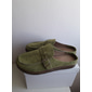 Damen-Slipper aus Wildlederimitat – lässiger, bequemer Flat mit Schnallendetail und gepolsterter Korksohle für den Alltag
