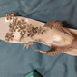 sandali da donna con tacco trasparente decorato con fiori e strass – eleganti scarpe aperte con tacco alto per matrimoni e occasioni speciali