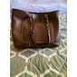 bolsa vintage marrom de couro sintético com alças trançadas e detalhes de borla - ideal para uso diário e passeios casuais
