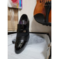 Mocassins habillés en similicuir verni pour hommes – chaussures à enfiler formelles avec des accents en maille et une boucle en métal élégante pour les mariages et les affaires