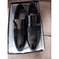 Mocassins habillés en similicuir verni pour hommes – chaussures à enfiler formelles avec des accents en maille et une boucle en métal élégante pour les mariages et les affaires
