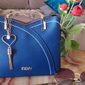 dames marineblauwe en roze handtas met hartvormige kwastbedel – elegante imitatieleren crossbody en tote bag voor dagelijks gebruik