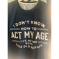 男性の面白いグラフィックTシャツ：'私は年齢にふさわしく振る舞う方法がわからない、私はこんなに老いたことがない'ショートスリーブユーモアギフト
