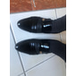Mocassins habillés en similicuir verni pour hommes – chaussures à enfiler formelles avec des accents en maille et une boucle en métal élégante pour les mariages et les affaires