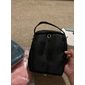 sac à bandoulière en nylon noir pour femme avec accessoires argentés et bandoulière réglable - petit sac à bandoulière léger et pratique pour les voyages et l'utilisation quotidienne