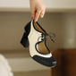 talons oxford vintage noirs et blancs pour femmes avec design à lacets, chaussures à talons épais rétro pour tenue formelle et décontractée