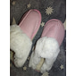 pantoufles confortables doublées de polaire pour femmes avec col en fausse fourrure - chaussures d'intérieur chaudes pour l'hiver en rose et gris