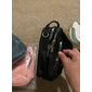 sac à bandoulière en nylon noir pour femme avec accessoires argentés et bandoulière réglable - petit sac à bandoulière léger et pratique pour les voyages et l'utilisation quotidienne