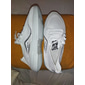chaussures de course respirantes blanches pour hommes – baskets de sport légères avec tige en tricot et semelle coussinée pour le sport et les vêtements décontractés