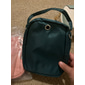 sac à bandoulière en nylon noir pour femme avec accessoires argentés et bandoulière réglable - petit sac à bandoulière léger et pratique pour les voyages et l'utilisation quotidienne
